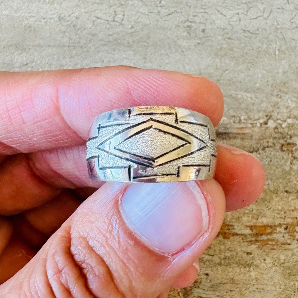 ♥️ Navajo ♥️ Sterling Silver Engraved Ring